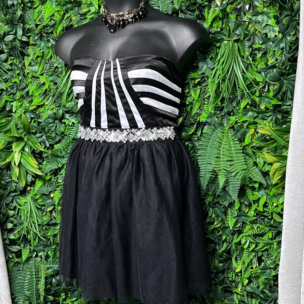 Love Reign Dress 11 Black White Strapless Rhinestone‎ Belt Party Cocktail 3012
